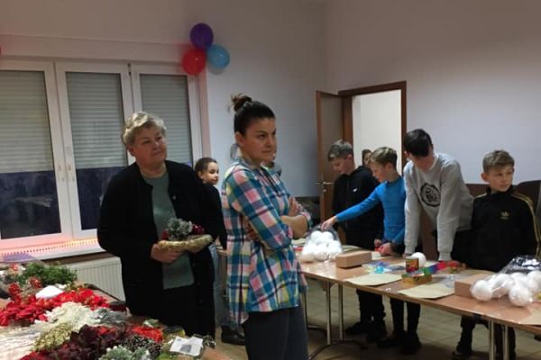 golice-5EE6A32E6-C386-A3CD-23D4-7FC5466D369B.jpg